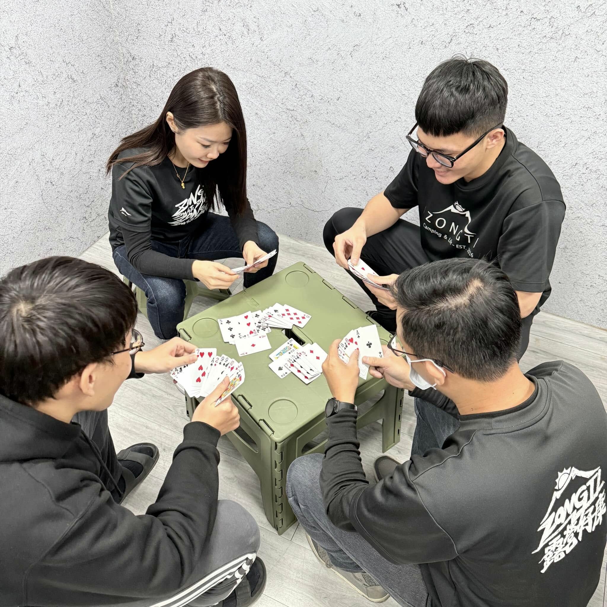 【AKWATEK】手提式折疊桌椅(一桌4椅)軍綠色AK-08142 D-F2-3