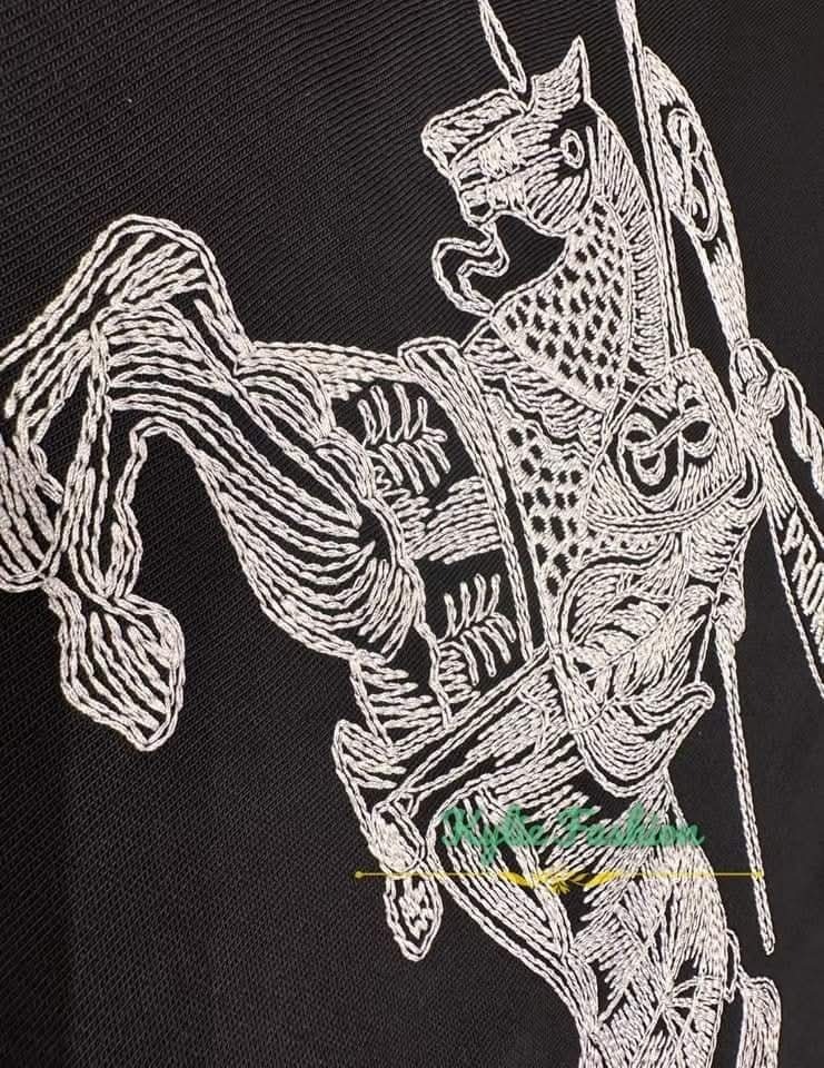 BBR 黑色刺繡大戰馬Tee