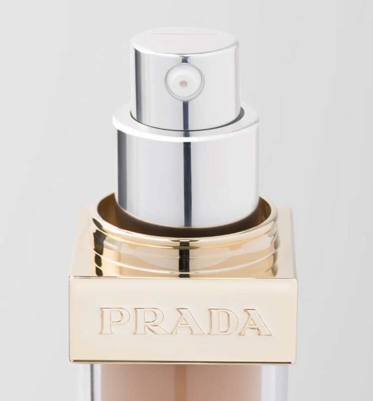 PRADA原光新肌膚粉底液