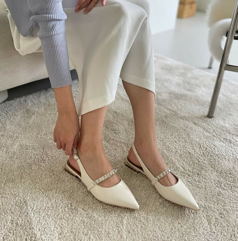 MM11 #2m02  偏細 平底 PU料 size 225~250 鞋跟2cm $479 (一口價) design by Korea