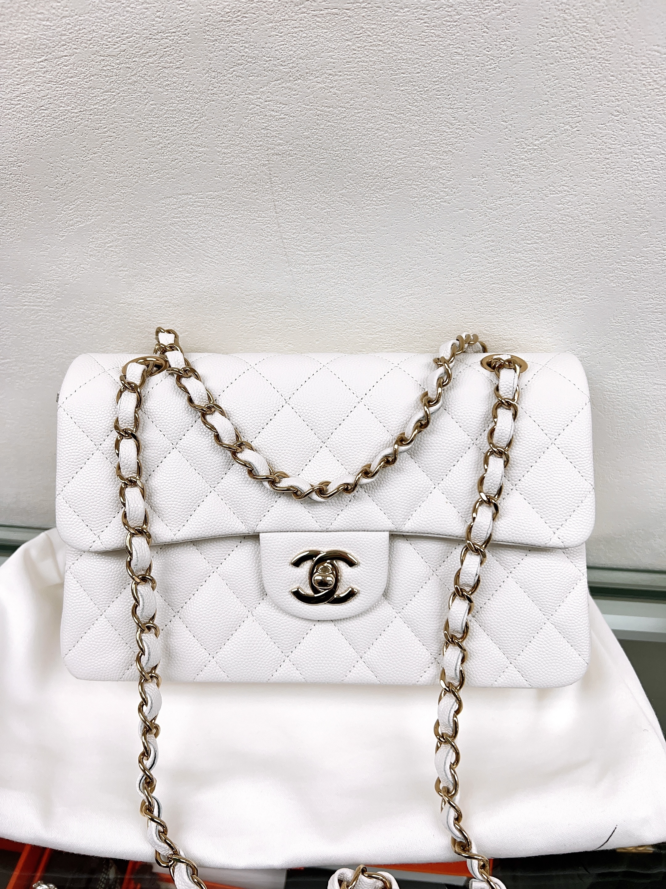 *Unused* Chanel cf 23/ classic flap small (white caviar GHW)