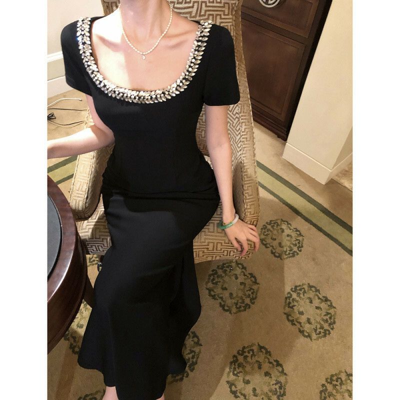 鎖骨控! 杏仁眼水鑽U領收腰短袖洋裝