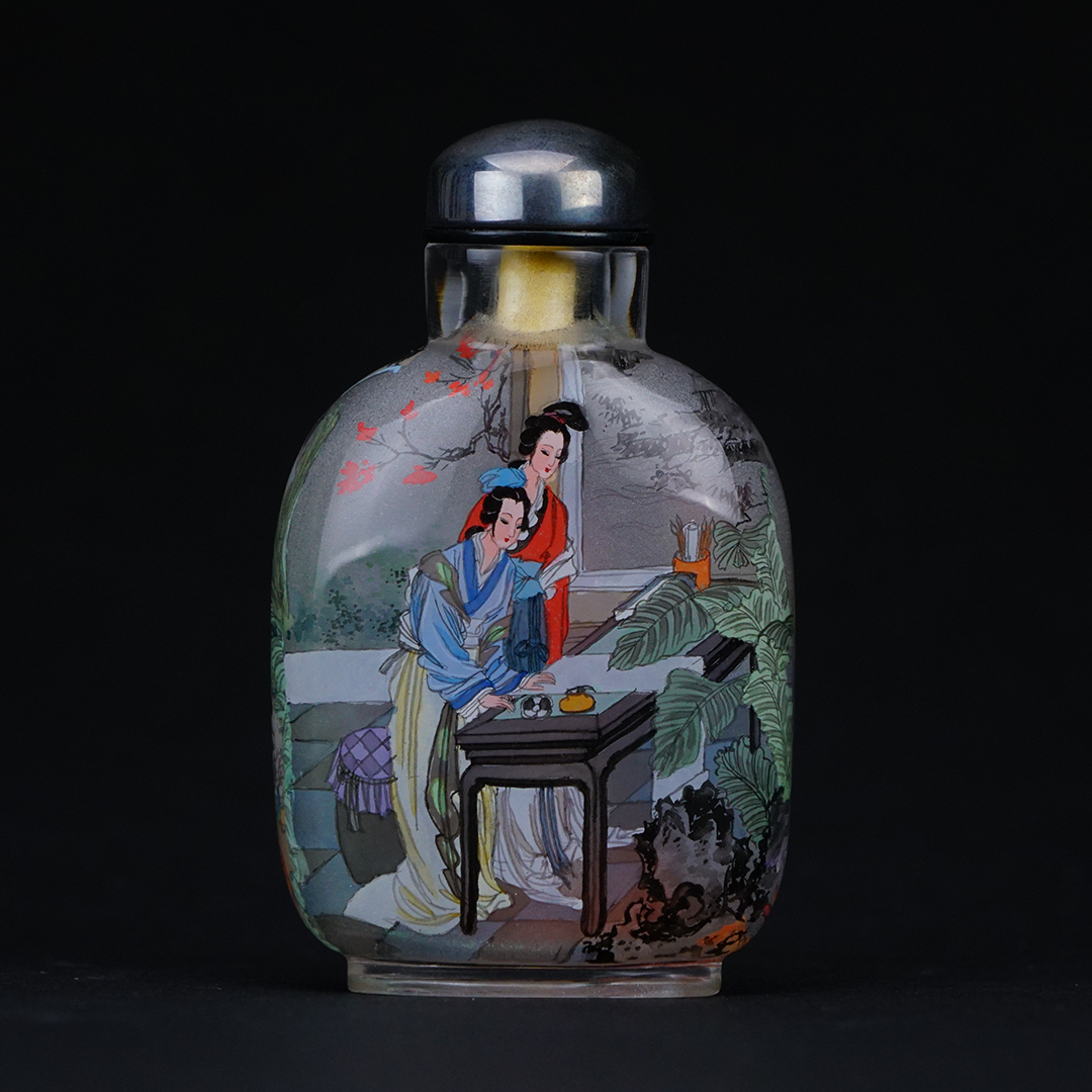 仕女梳妝鼻煙壺 雅仕梳妝刻劃古韻風華與幽靜柔美