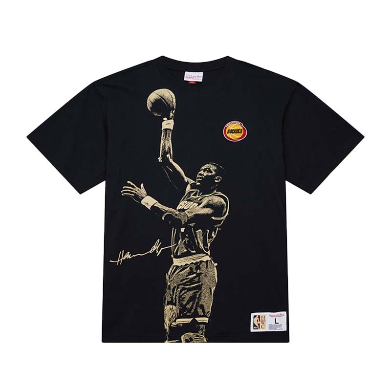 Mitchell & Ness Blockbuster Tee Hakeem Olajuwon 黑色 短袖 MN25ATS20A [台灣現貨]
