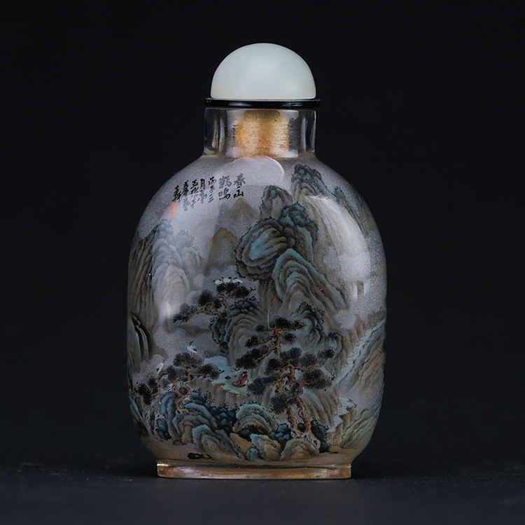 鹿港窯典藏內畫工藝｜春山鶴鳴鼻煙壺 靈鶴悠鳴映照春山靜謐與祥瑞氣象