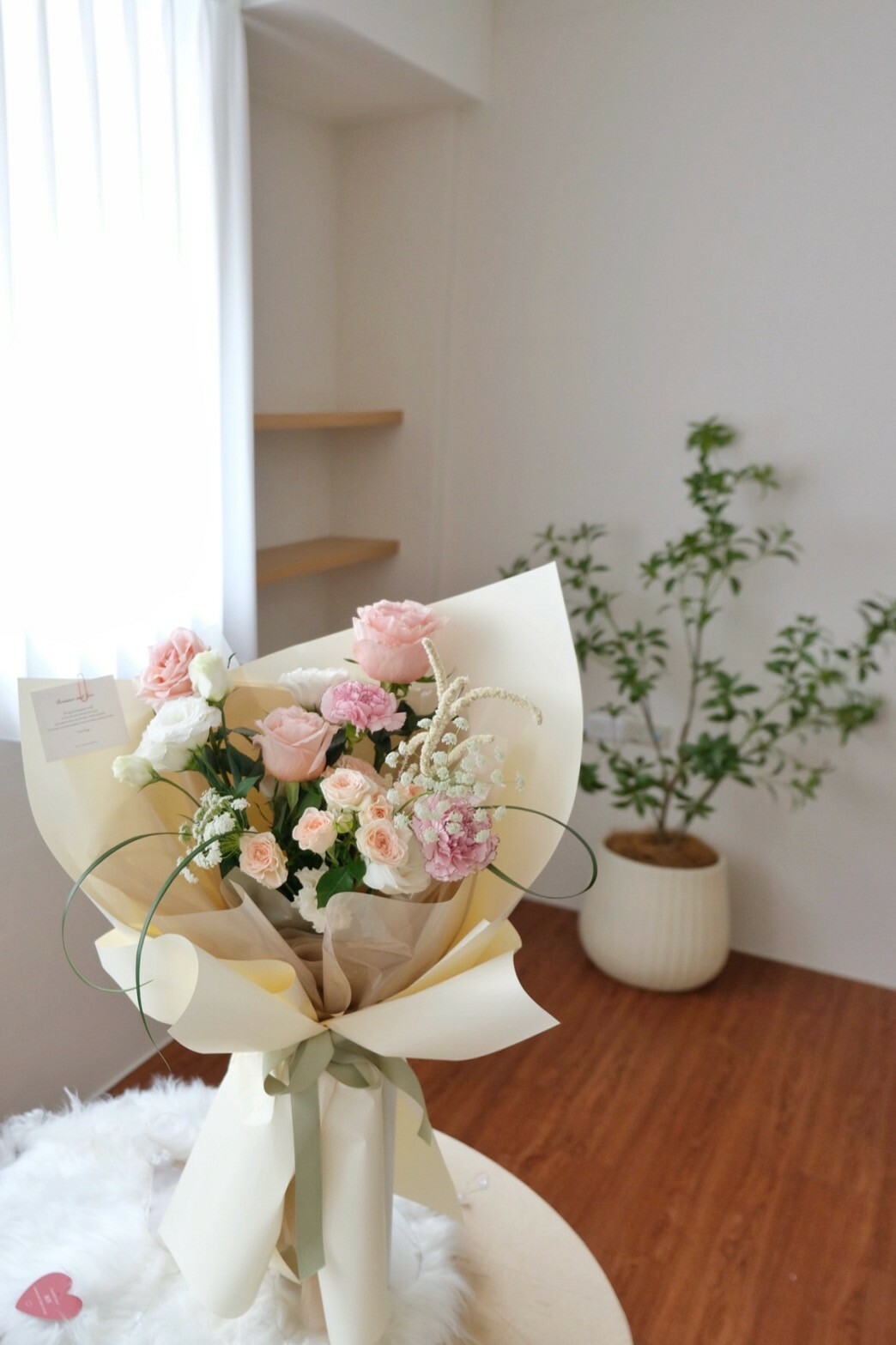 鮮花 / 優雅花束 奶油粉