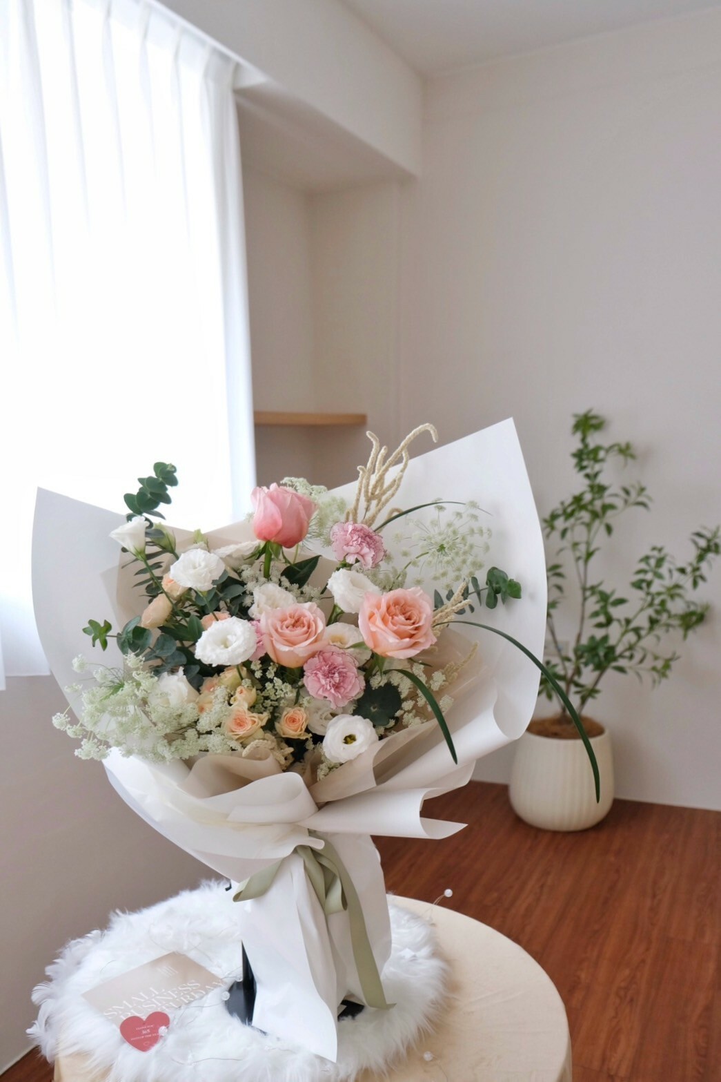 鮮花 / 優雅花束 奶油粉白色系 （豐富款）