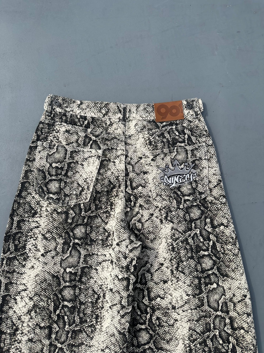 2025SS 9090 King Logo Assort Ballon Buggy Pants 皇冠標誌蛇 2025SS 9090 King Logo Assort Ballon Buggy Pants 皇冠標誌蛇