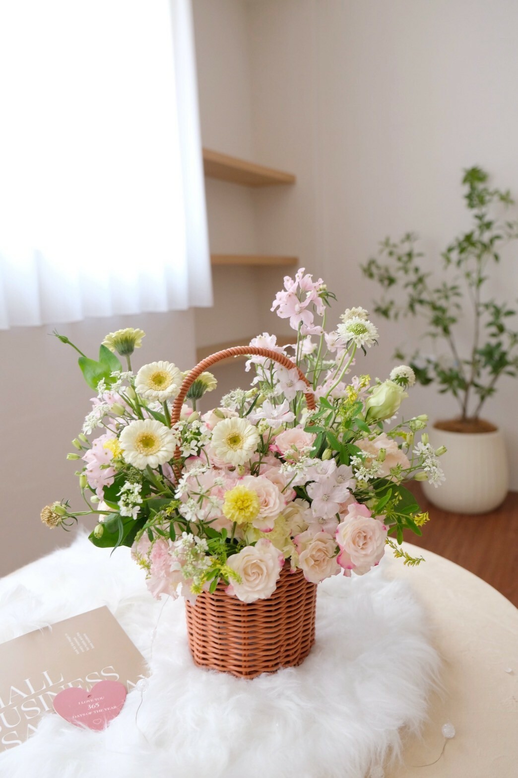 粉白色系 韓式鮮花提籃盆花 / 滿谷小花