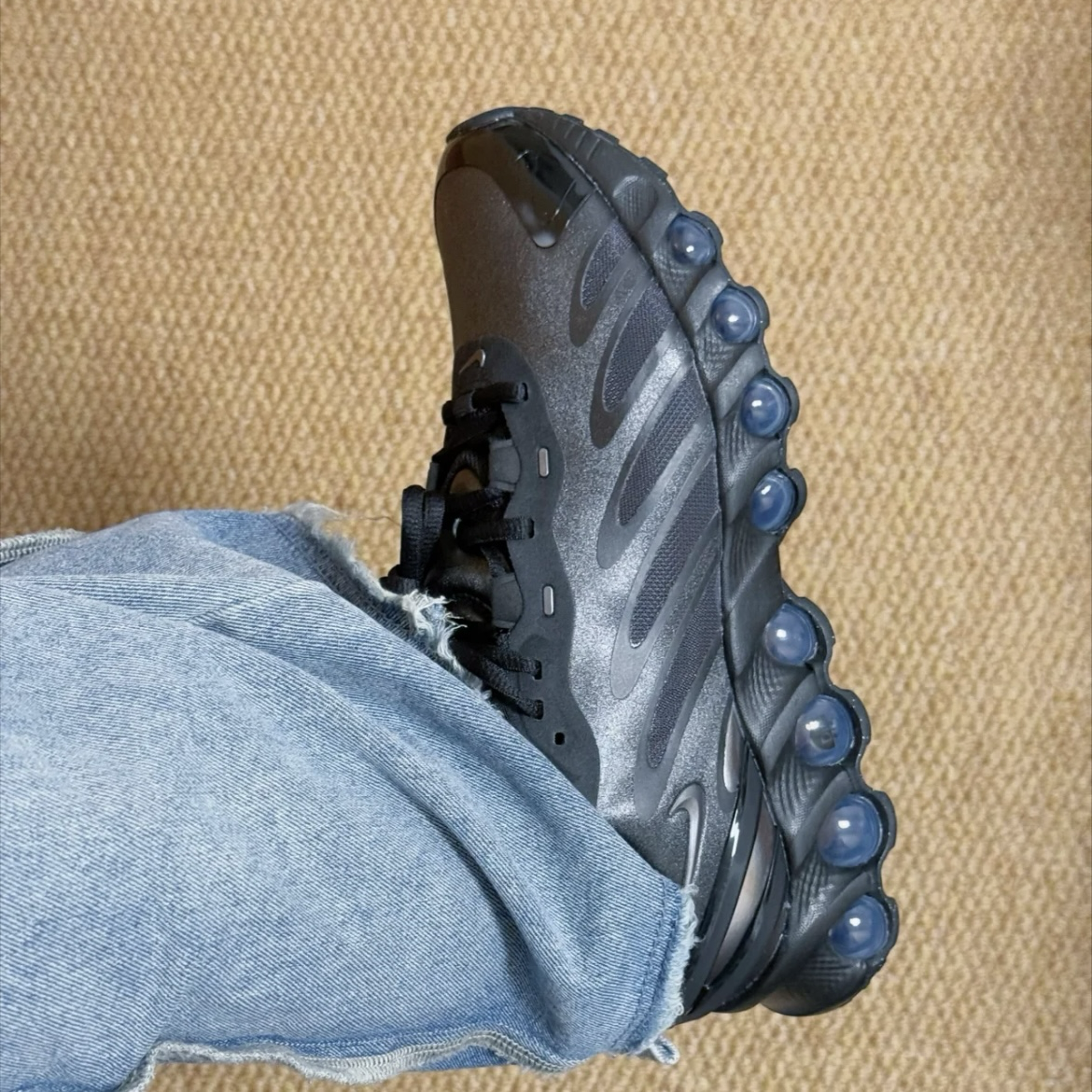 Nike Air Max Dn8 Black Metallic 銀狼灰 鐵灰 深灰黑 氣墊 緩震 運動鞋