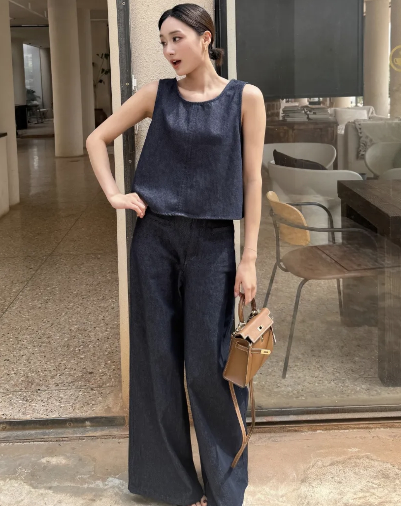 後排釦造型圓領牛仔上衣+寬褲SET-S-L (Elegant & Love)