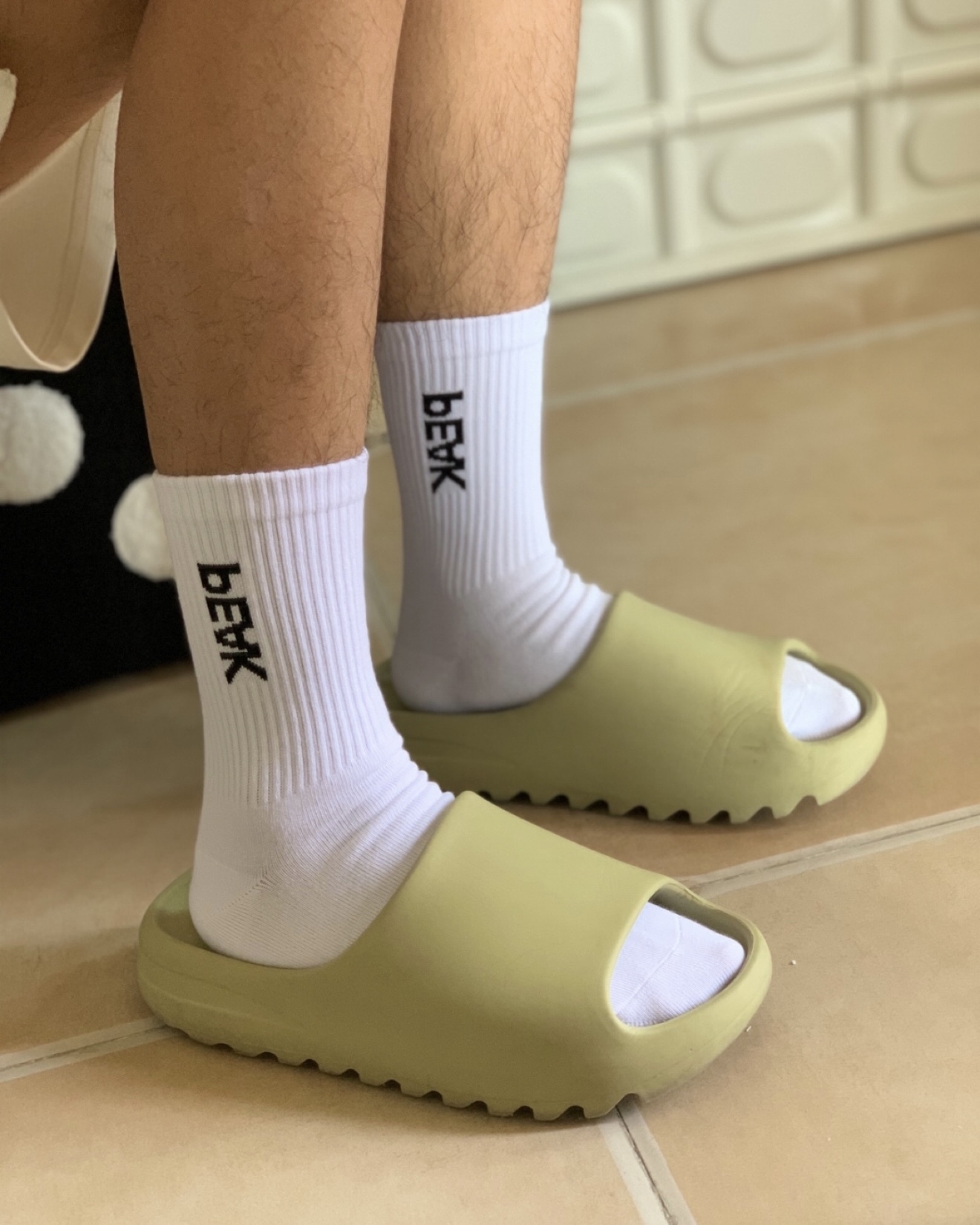 【Focus Store】現貨秒發 Adidas Originals Yeezy Slides "Resin" 草綠 FZ5904