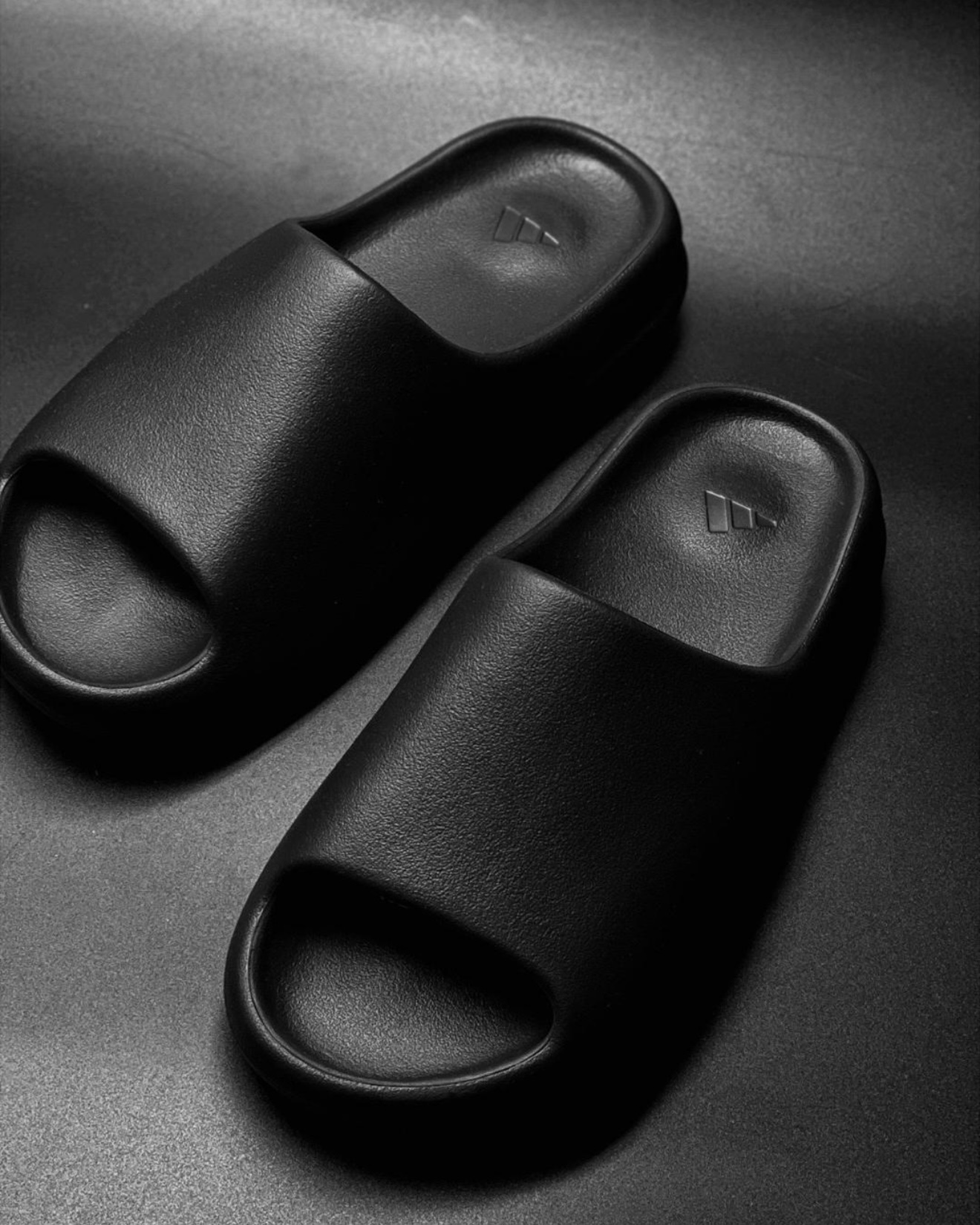 【Focus Store】現貨秒發 Adidas Originals Yeezy Slides "Onyx" 黑色 HQ6448