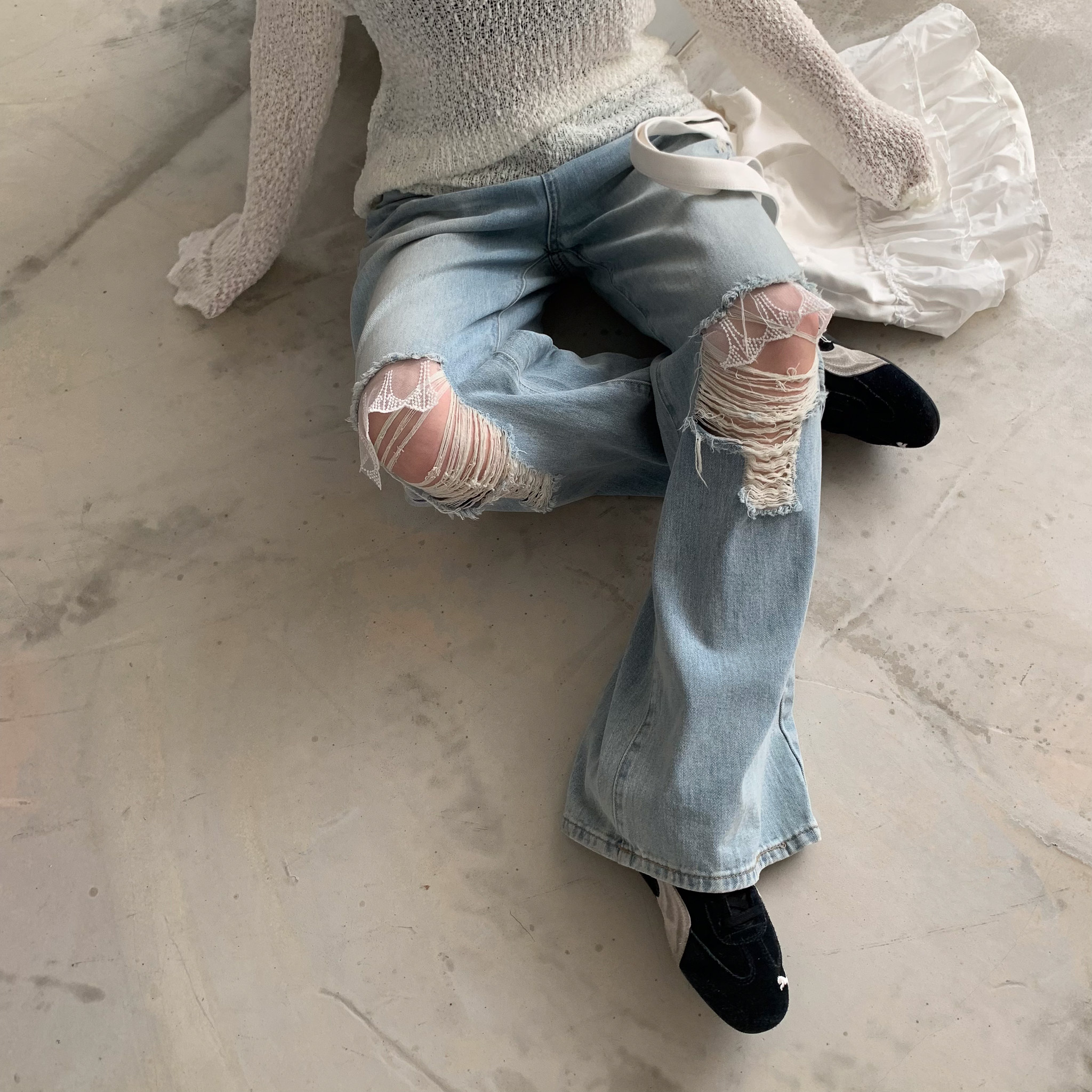 ISA_時髦尖叫款! 蕾絲拼接刷破小心機牛仔褲_53060