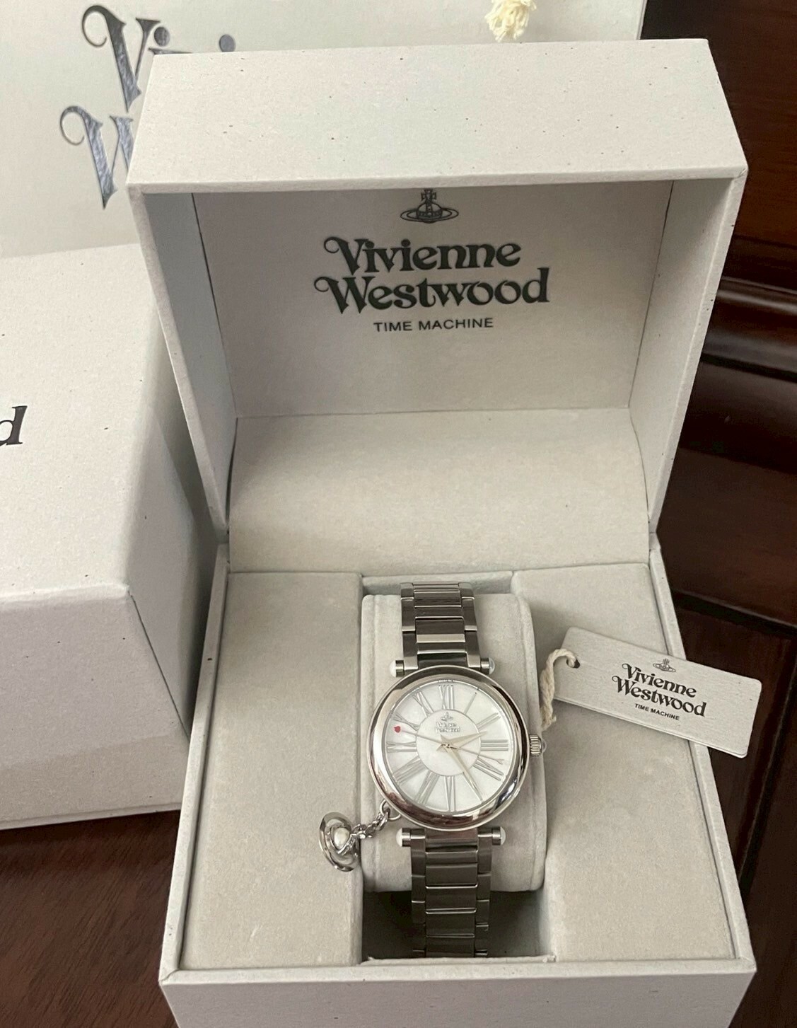 限時五折 Vivienne Westwood 高質感土星吊墜 貝母色錶盤 女錶 石英機芯 精鋼錶帶 西太后