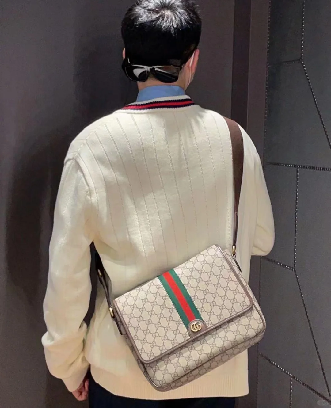 GUCCI Ophidia 雙 G 徽標郵差袋中型男款米色拼烏木色