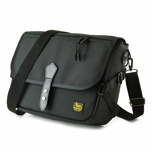 VanNuys D460 Classic Messenger Bag