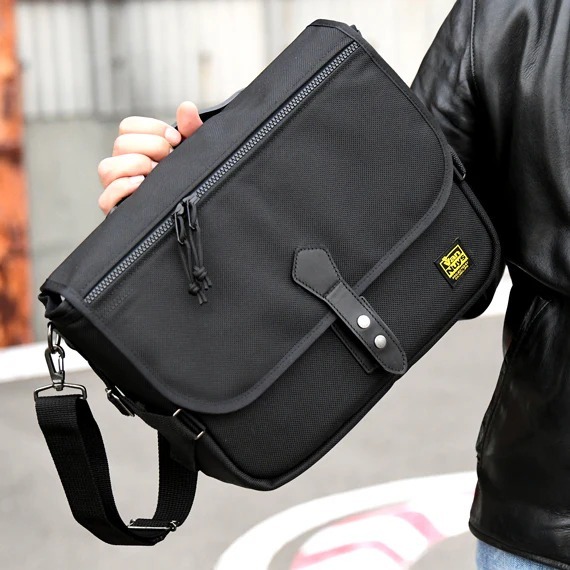 VanNuys D460 Classic Messenger Bag