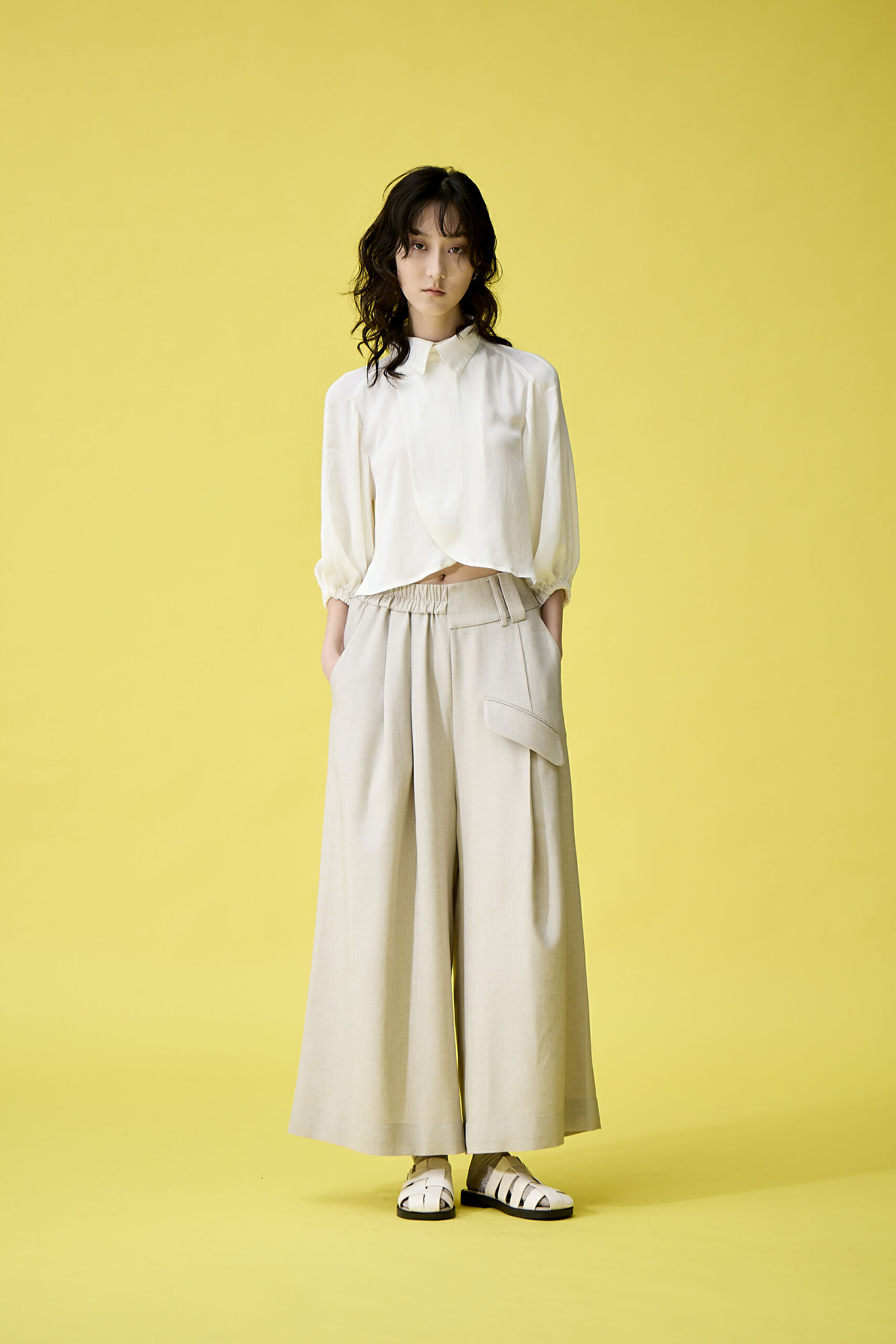 蓬袖寬襬短襯衫