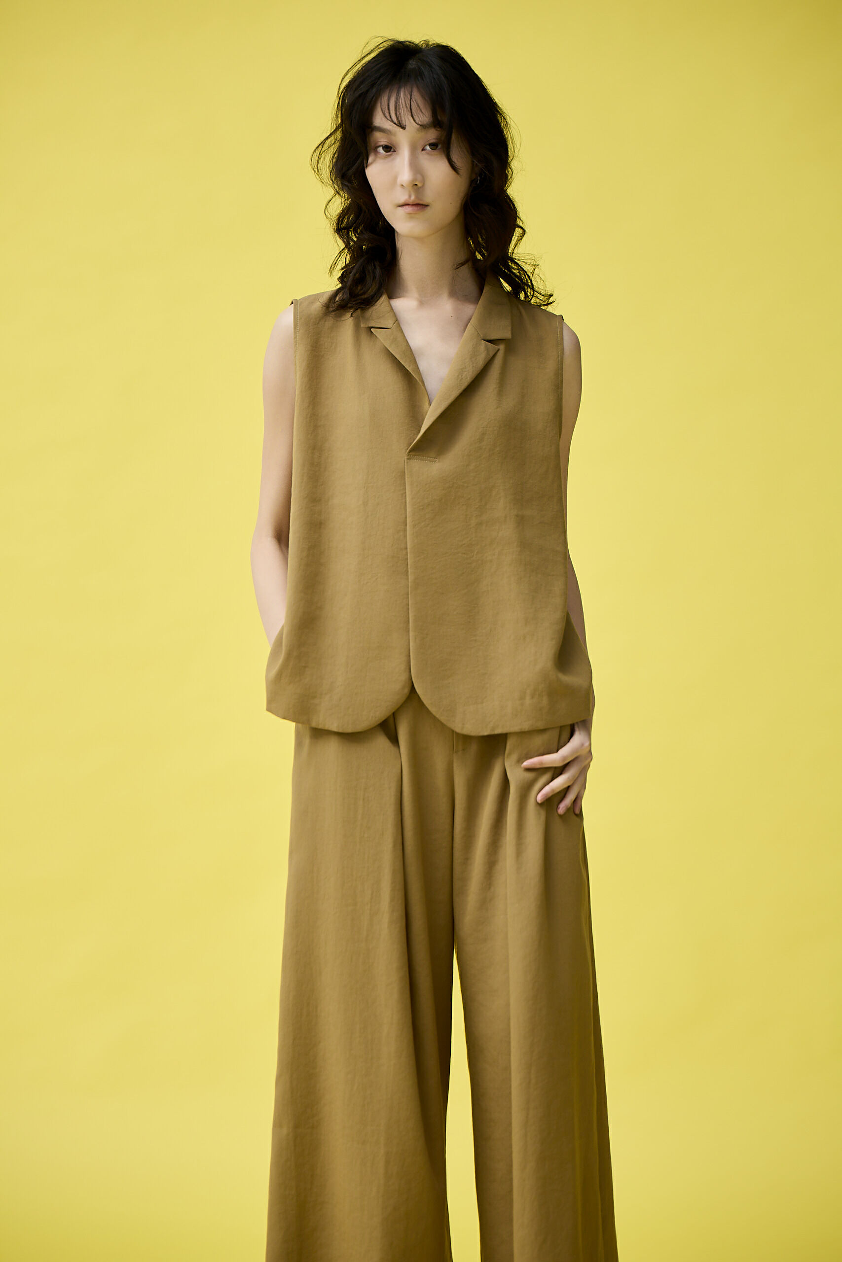 西裝領挖背背心