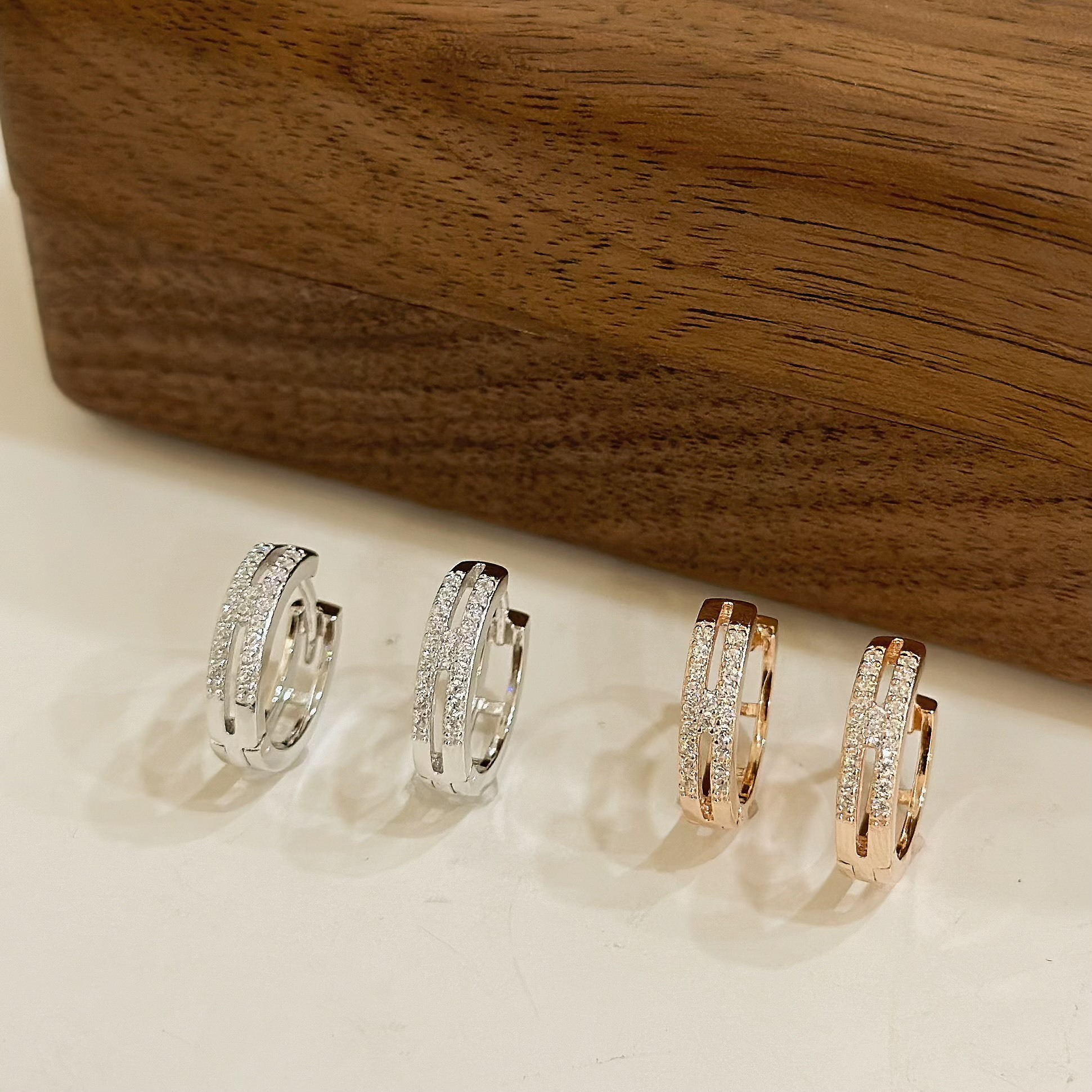 Q12【輕奢】排鑽字母H純銀易扣