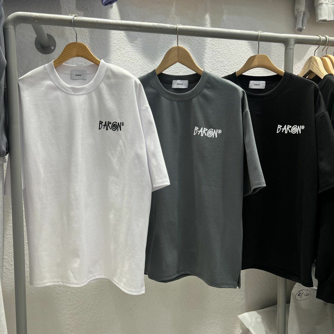 狗仔圖案英文字短袖Tee BARON-167T