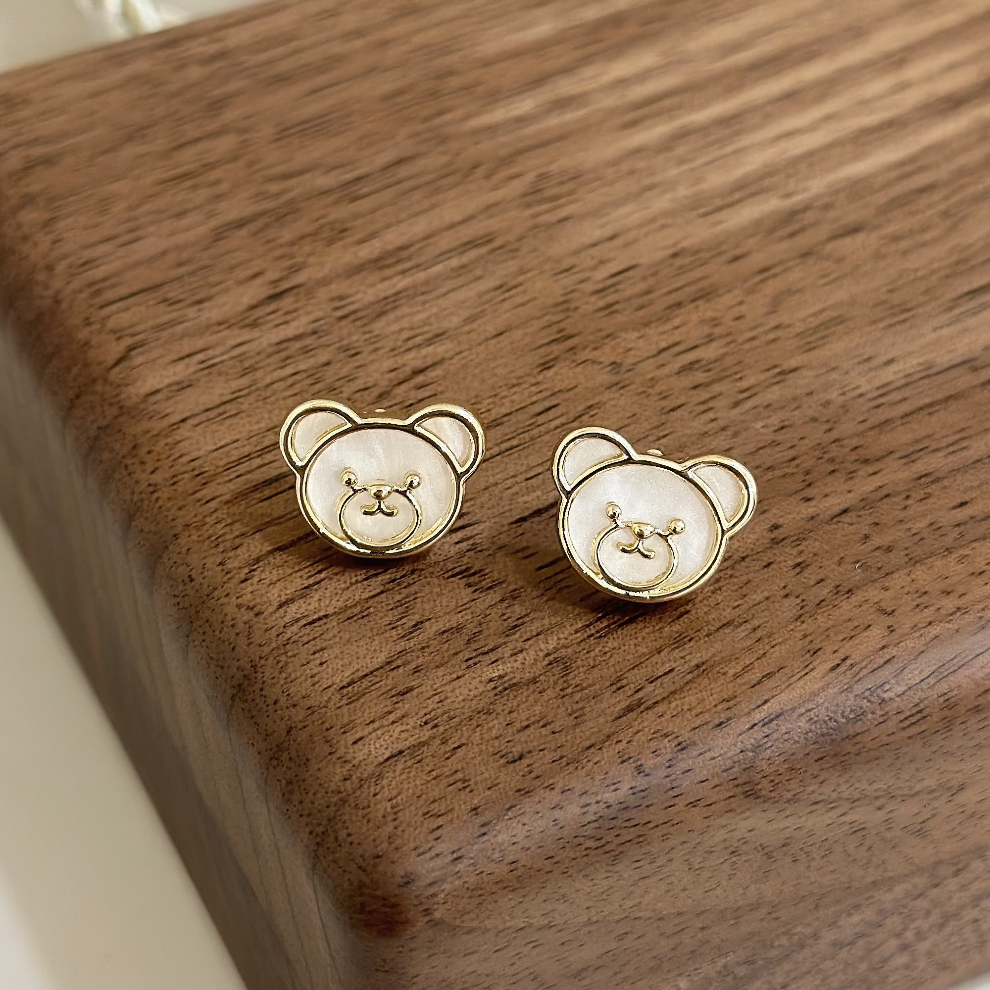 Y63白貝小熊耳針