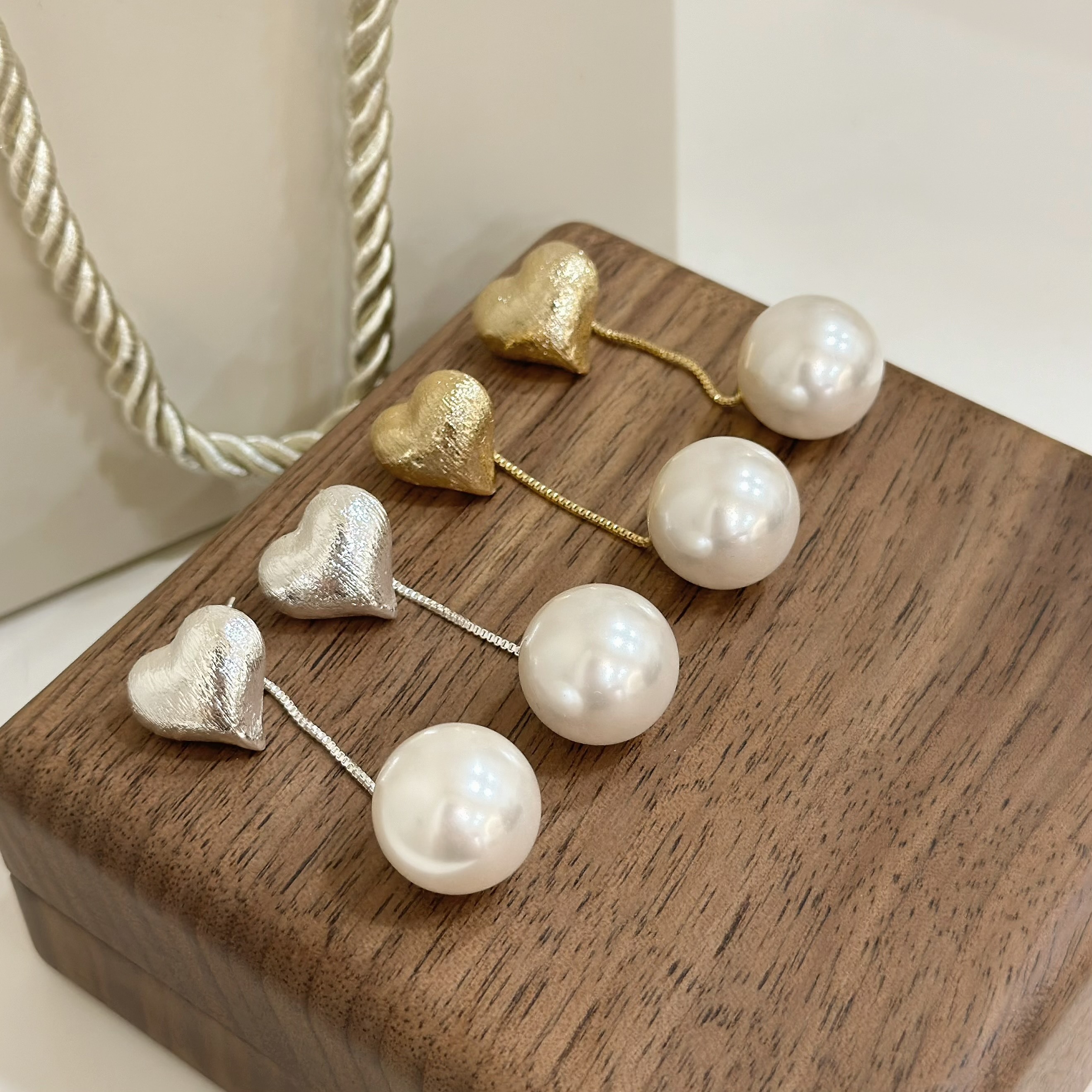 Y65拉絲愛心珍珠前後扣垂吊