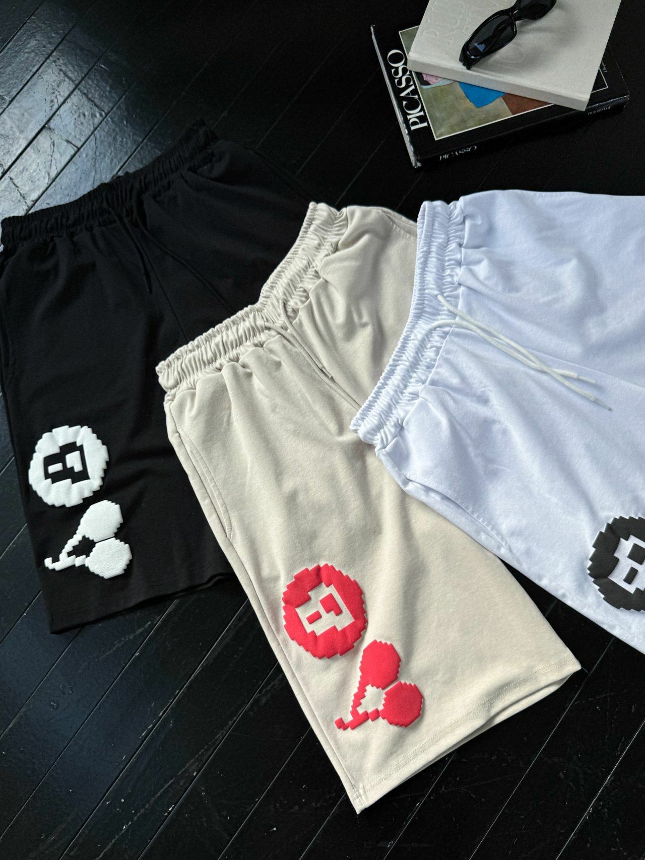 英文字圖案短褲 PLUS82HIYA-135P