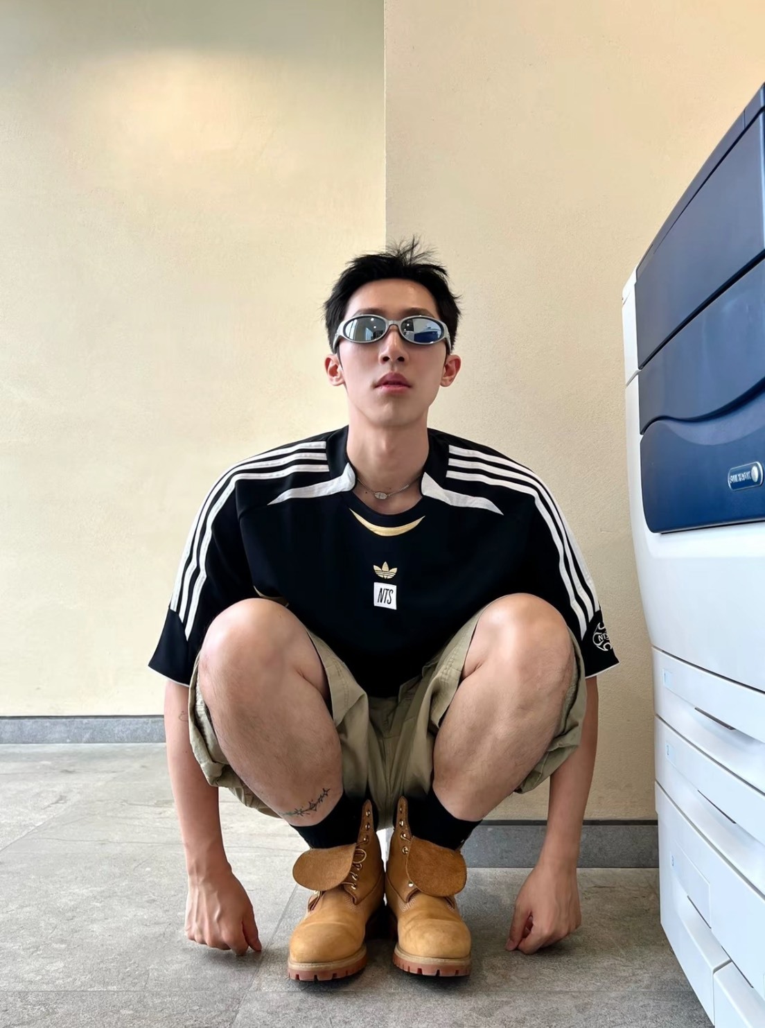 adidas Originals x NTS RADIO 聯名款 Logo 寬鬆短T（黑/白/黃）