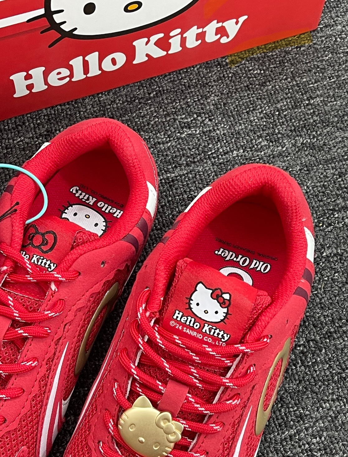 Sanrio x OLD ORDER Hello Kitty 聯名薄底網布休閒鞋（女款/紅色）