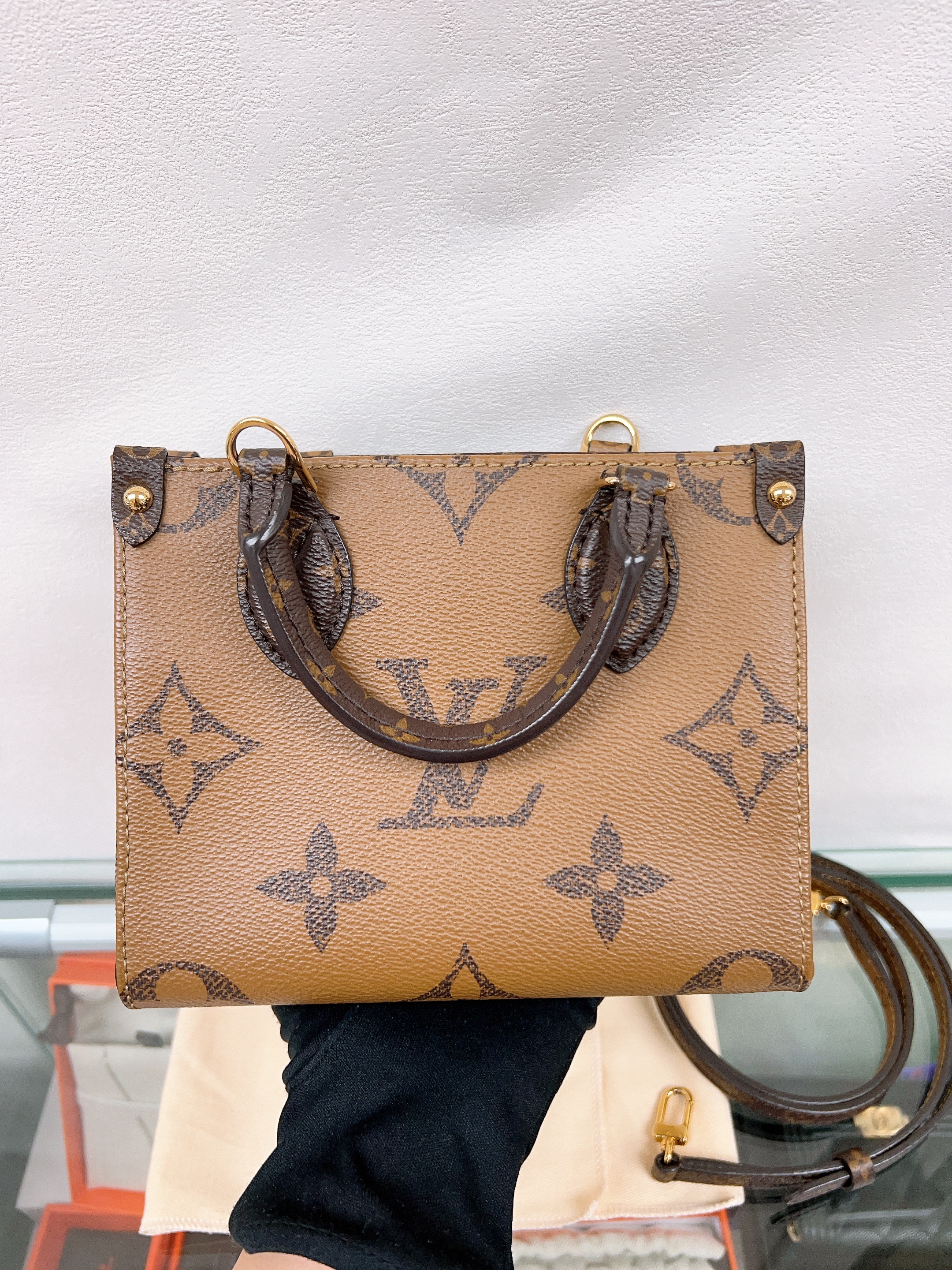 Lv onthego tote bb (brown monogram)