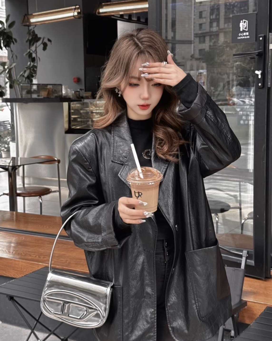 DIESEL 1DR 銀色亮面牛皮革手袋（可調節斜背/腋下包）