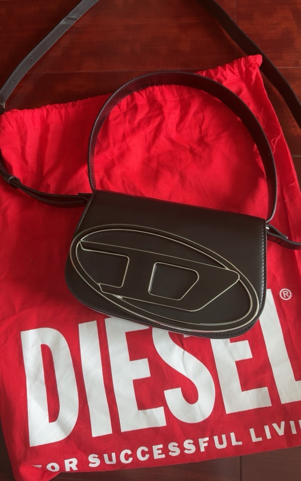 DIESEL 字母Logo牛皮叮當包（女款/黑色大號）