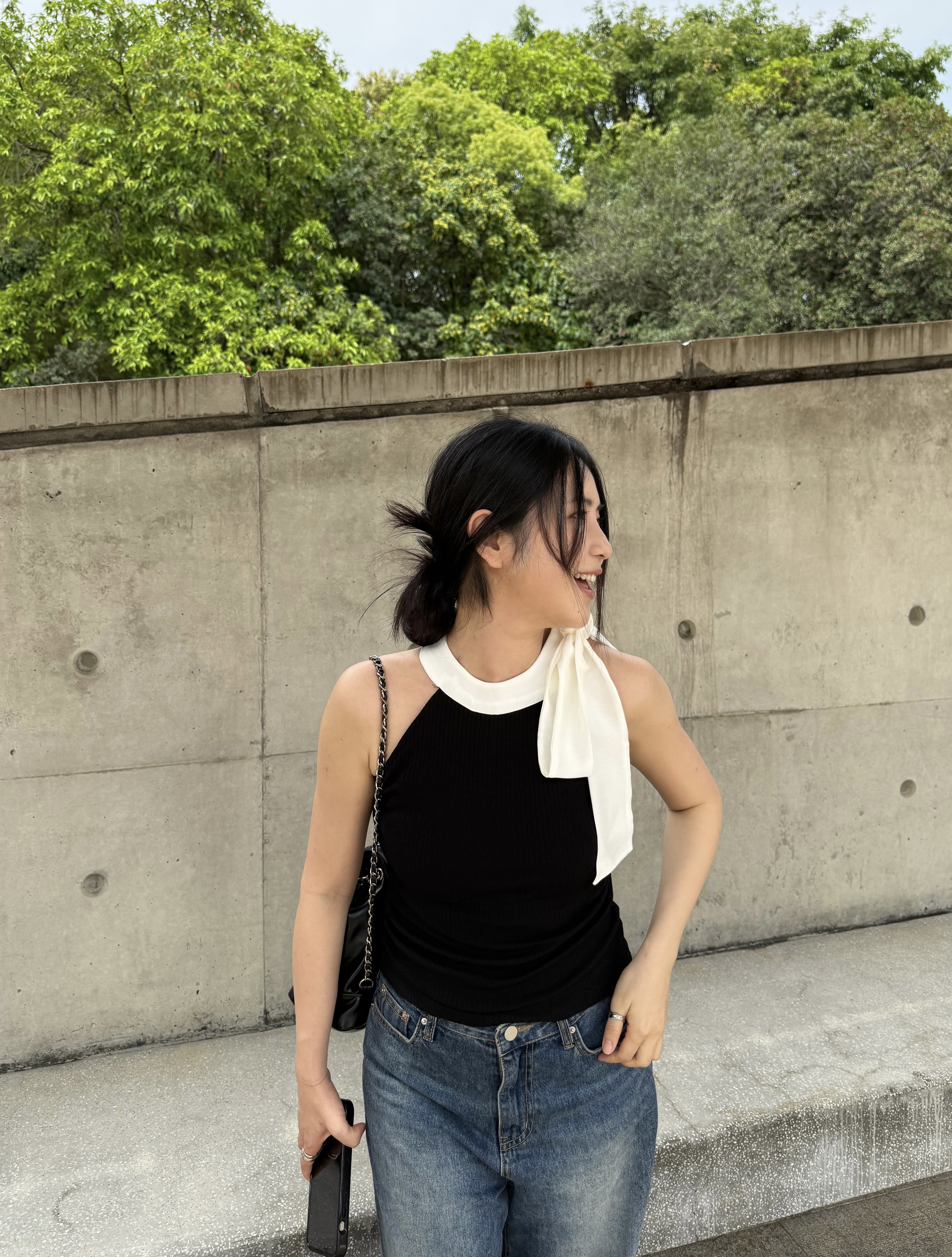 (訂購) 氣質可愛感綁帶圓領背心 T4203 (黑)