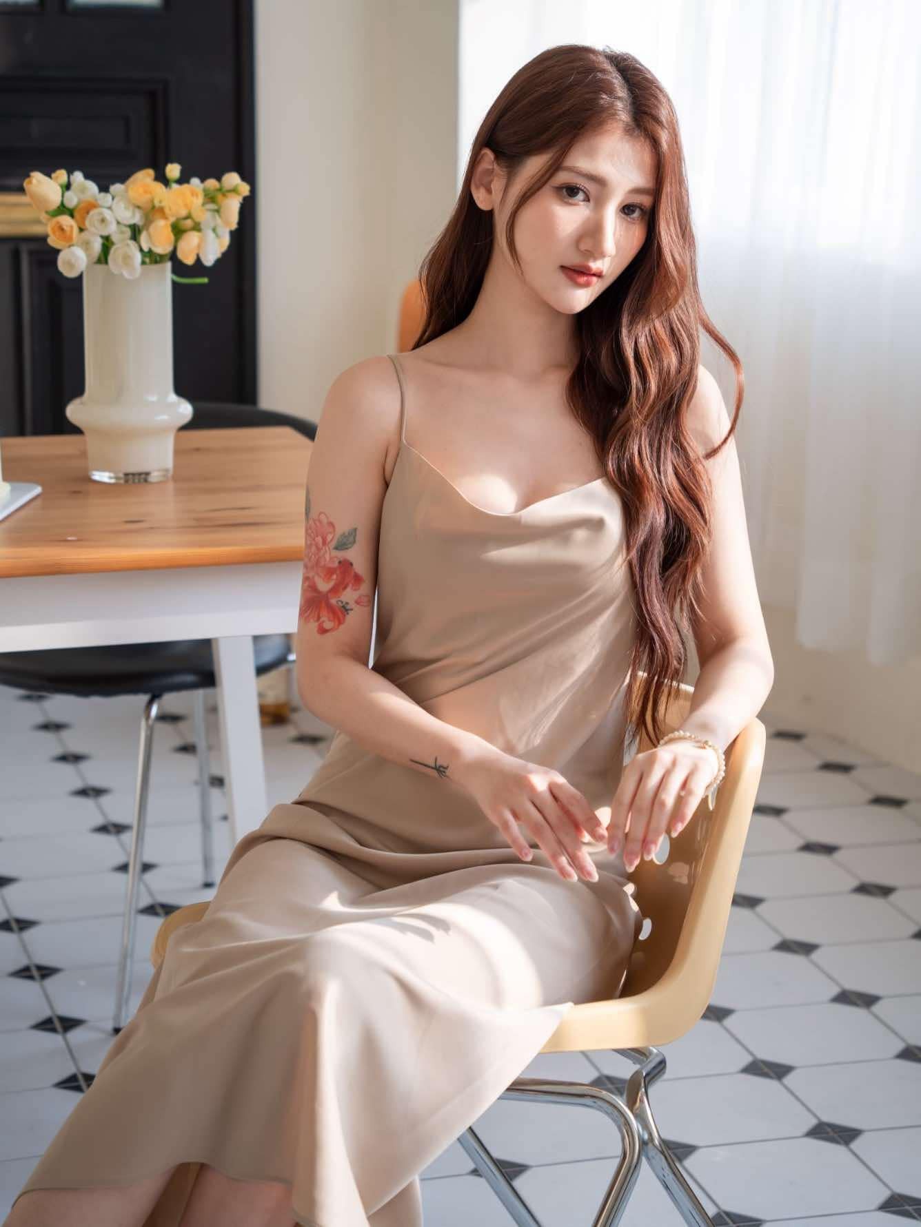 🤍高級感香檳杏色蕩領長洋裝（單一色均碼）