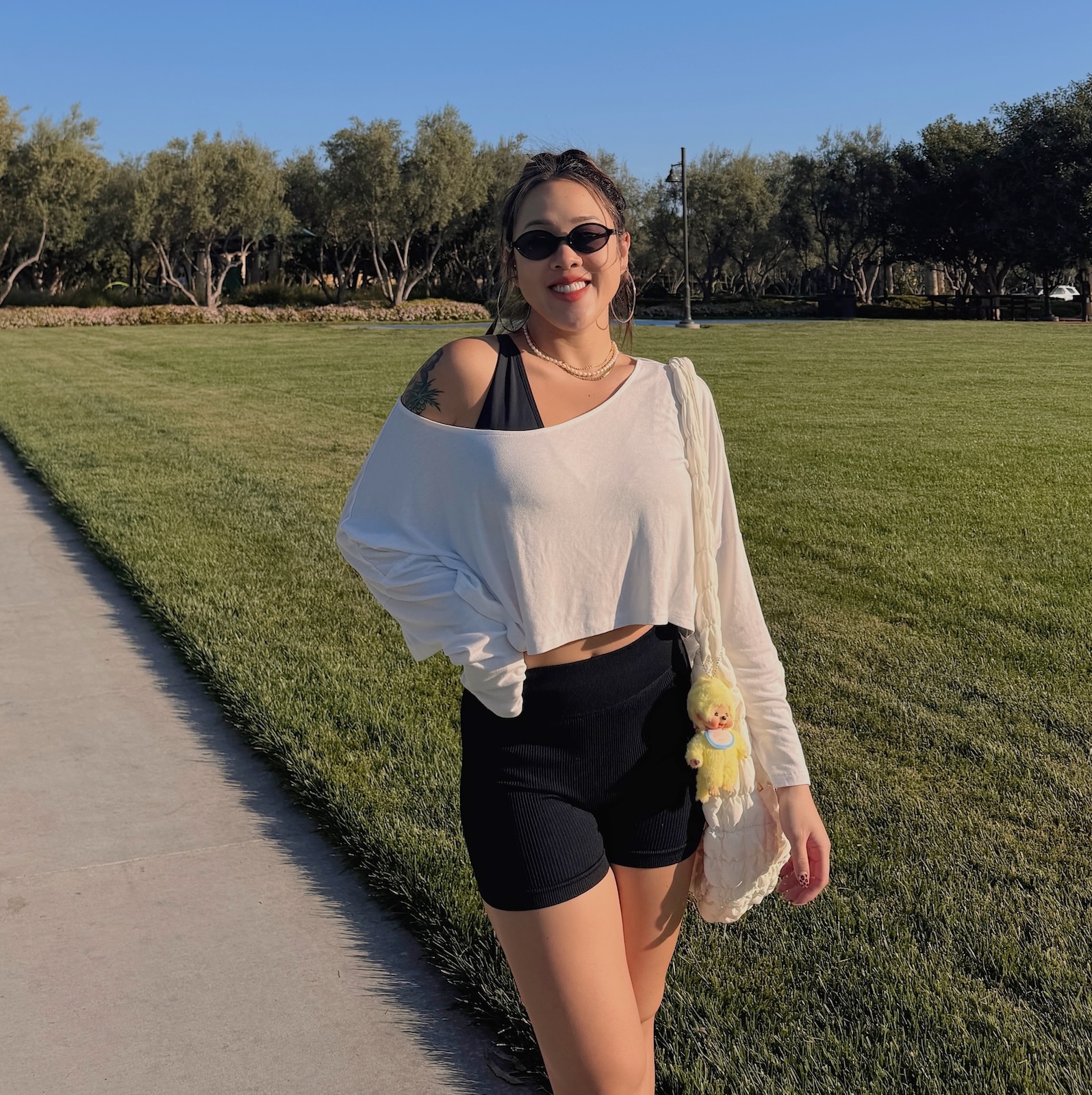 純白慵懶感大領口Tee