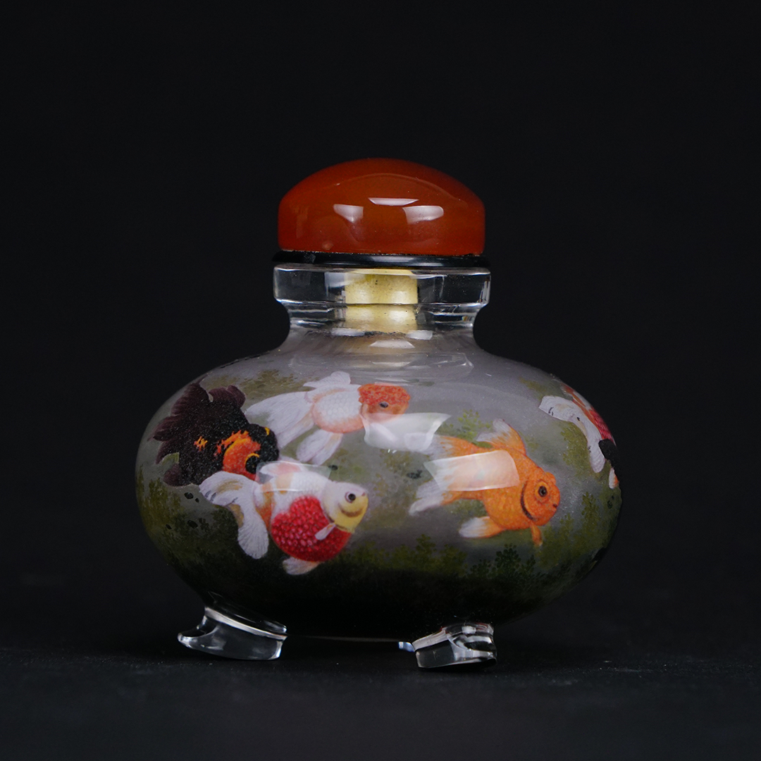 錦鯉圖鼻煙壺 錦鯉悠遊象徵富貴順遂與吉運綿延
