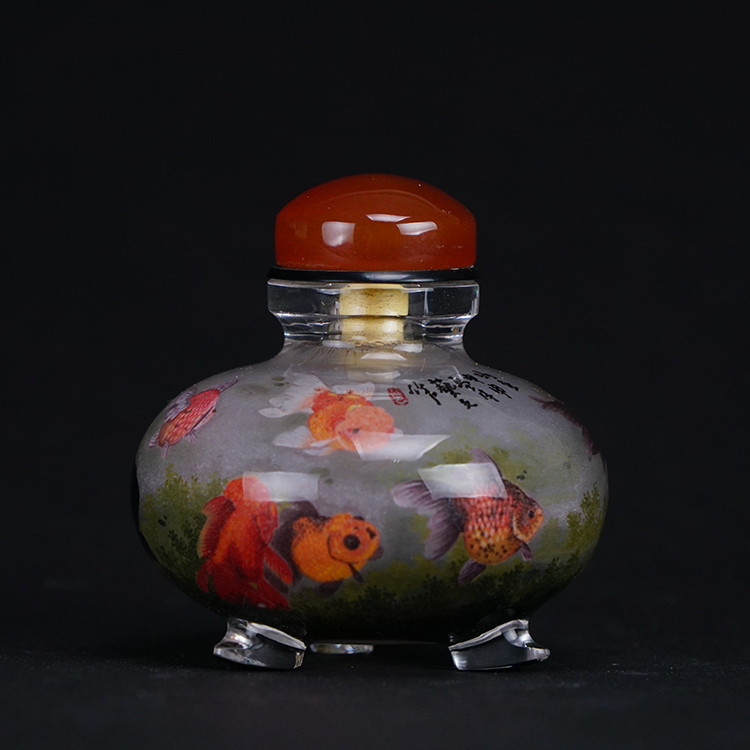 鹿港窯典藏內畫工藝|錦鯉圖鼻煙壺 錦鯉悠遊象徵富貴順遂與吉運綿延