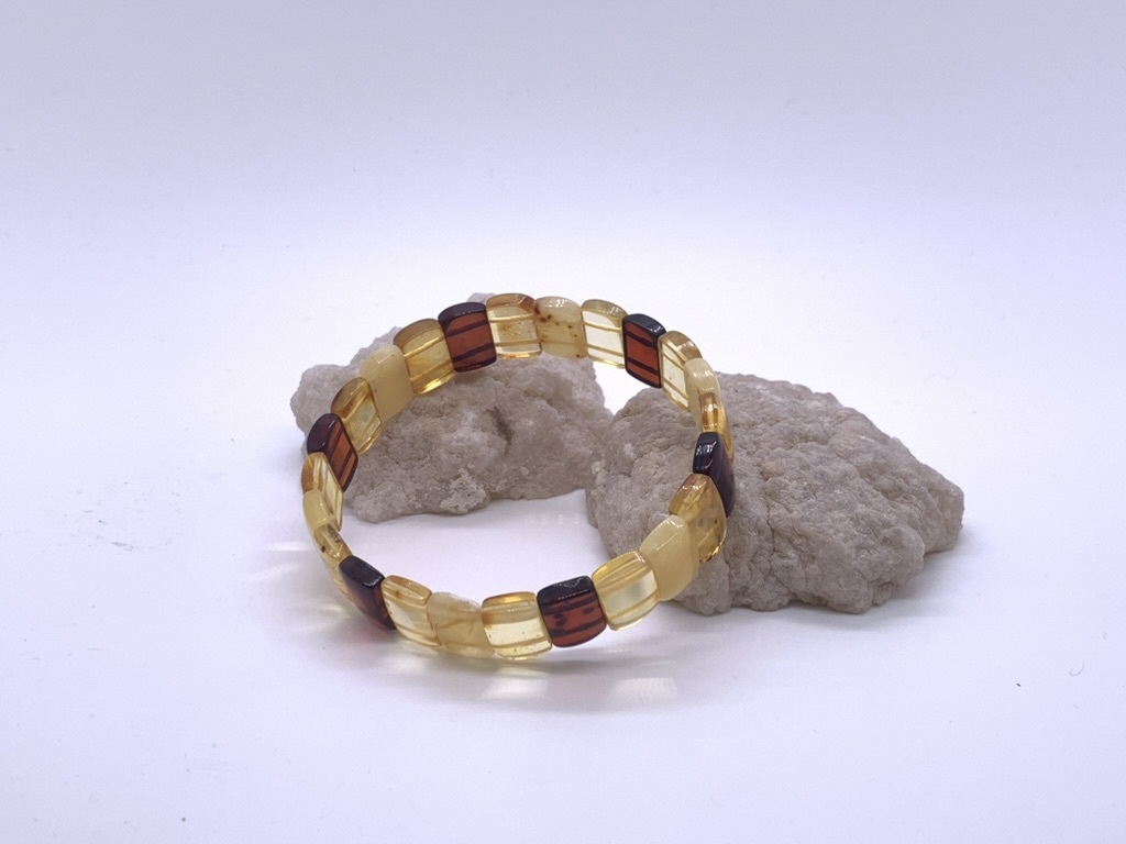 KM1 - 天然琥珀蜜蠟多寶手排 Natural Honey Amber Multi-Gem