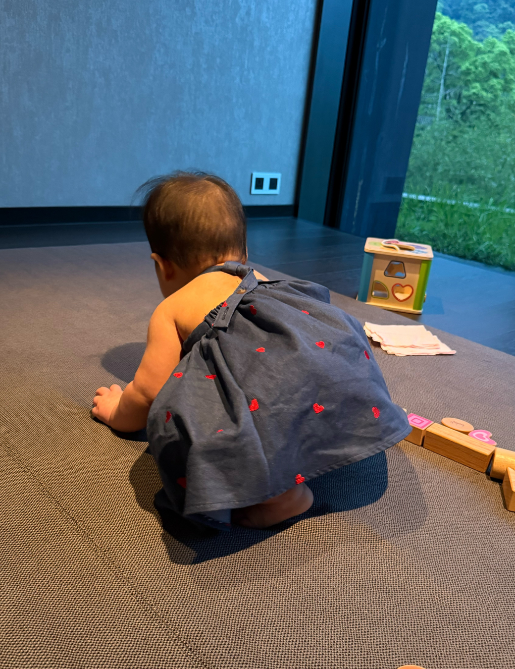 愛心刺繡牛仔吊帶裙