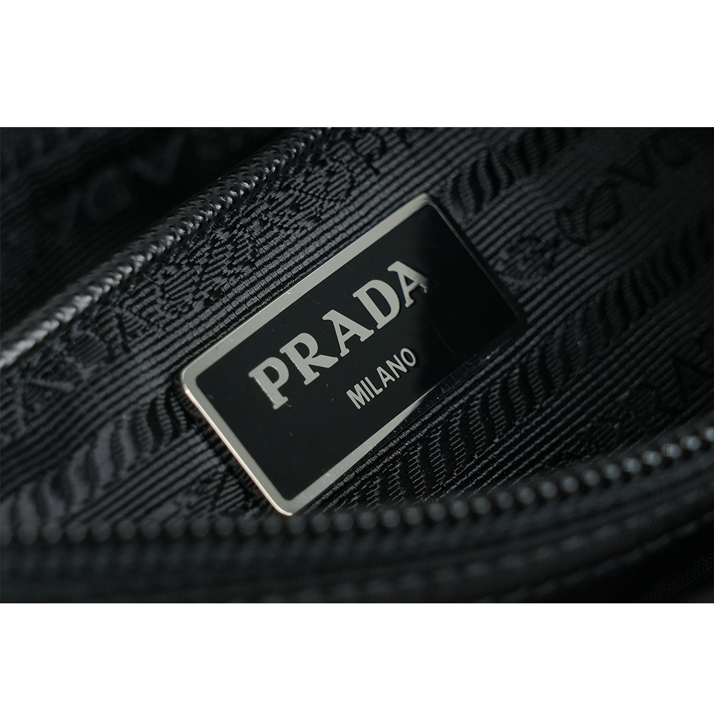 【PRADA】三角牌尼龍雙釦中款斜背包/相機包(黑色)1BD671 ZOT F0002