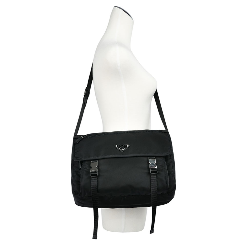 【PRADA】三角牌尼龍雙釦中款斜背包/相機包(黑色)1BD671 ZOT F0002