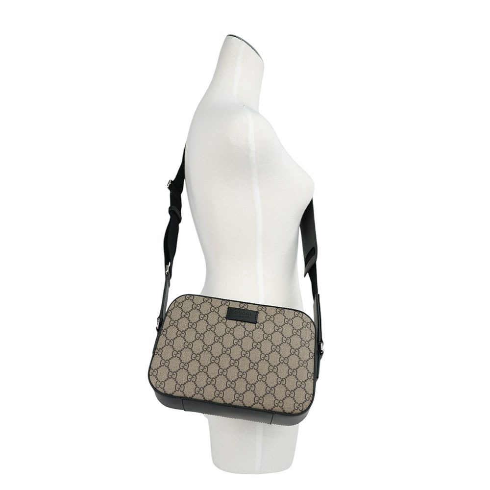【GUCCI】GG Supreme 塗層帆布及皮革中款相機包(米色/黑色)779880 K5RLN 9769
