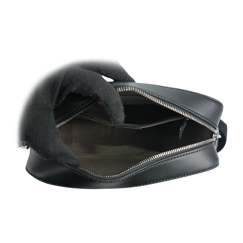 【GUCCI】GG Supreme 塗層帆布及皮革中款相機包(米色/黑色)779880 K5RLN 9769