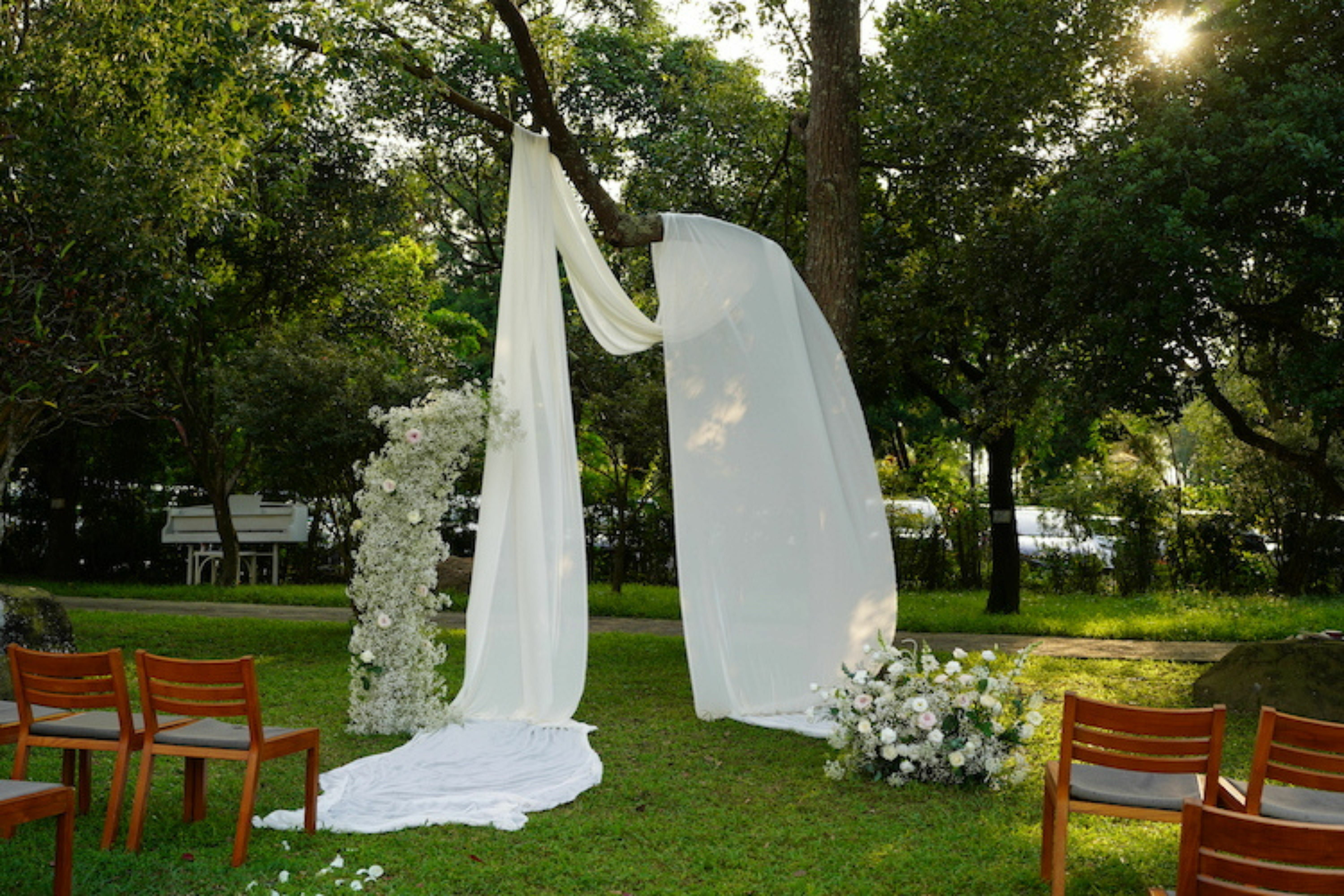 Blooming.sein 林粼花藝設計 婚禮佈置 戶外證婚 戶外婚禮 布幔設計