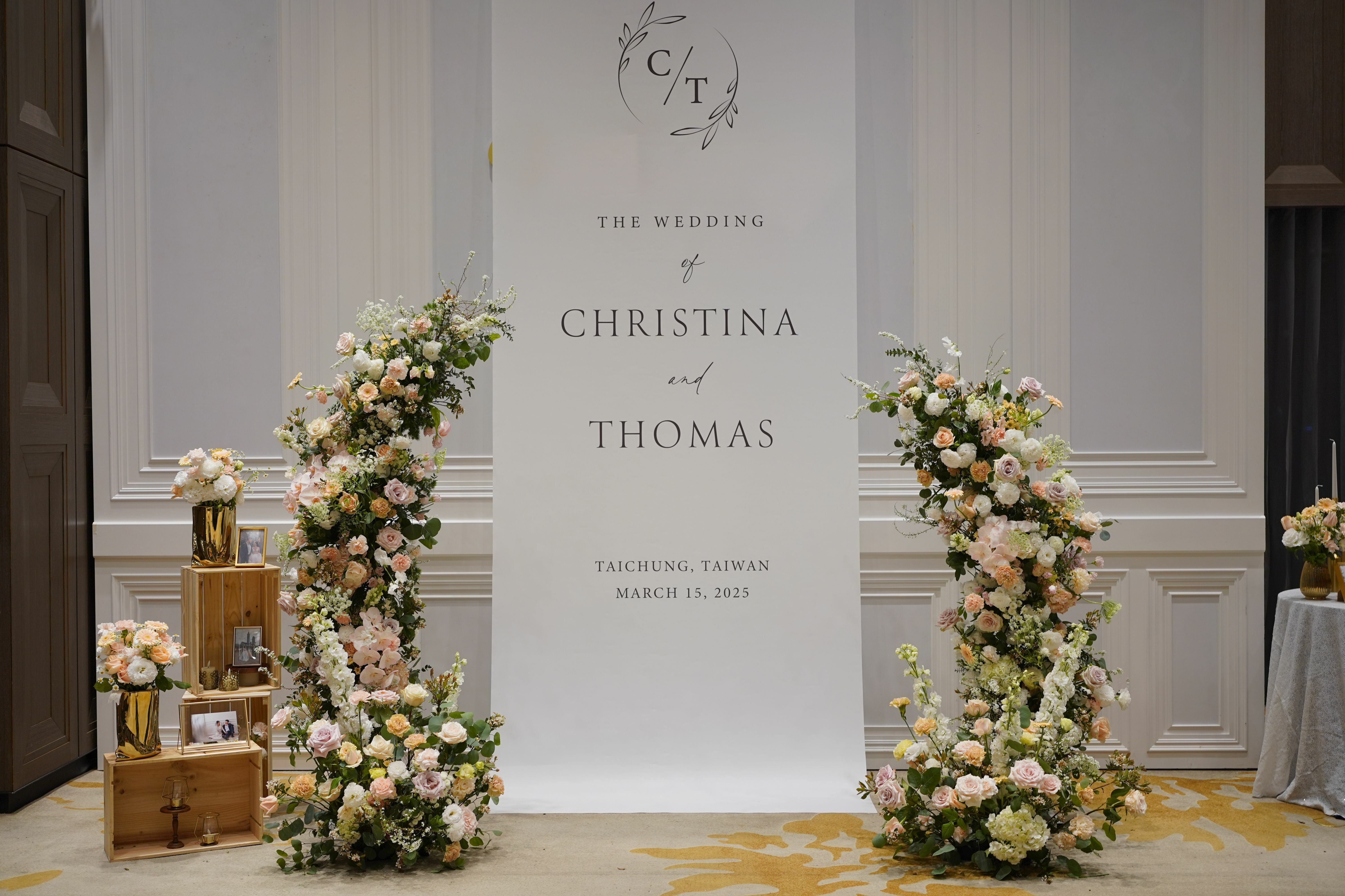 Blooming.sein 林粼花藝設計 婚禮佈置 鮮花佈置 不對稱拱門 拍照背景