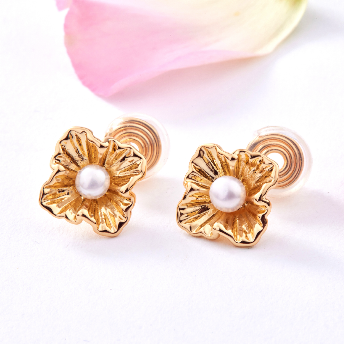 E2018 | 銅鍍金淡水珍珠夾式耳環