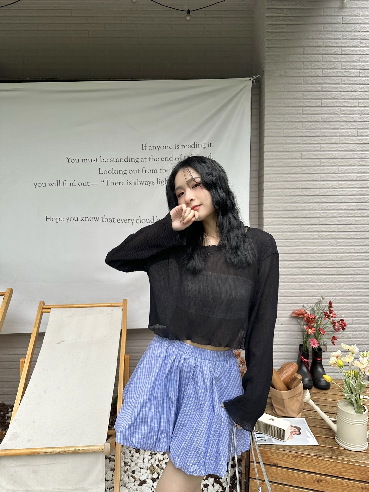 迷人細節小坑條透膚上衣