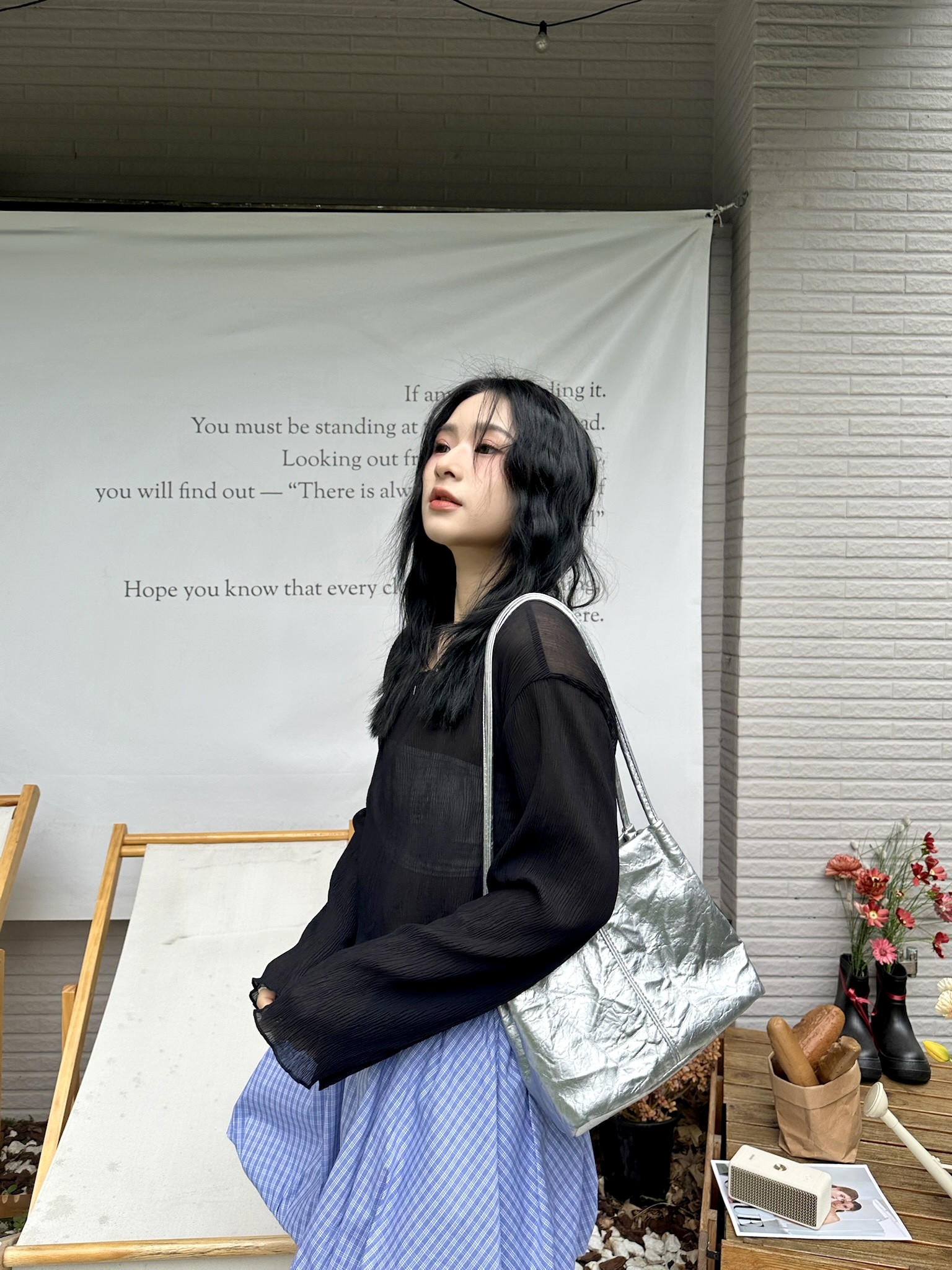 迷人細節小坑條透膚上衣